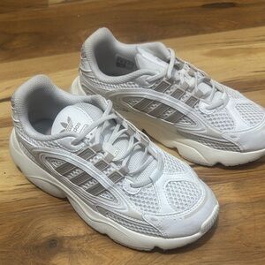 Adidas kids White Ozmillen Sneakers